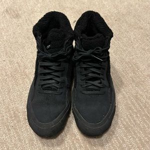 Brandnlack shearling lined sneakers